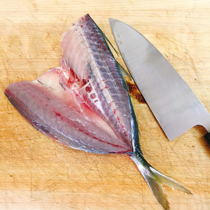 釣ったアジをさばく