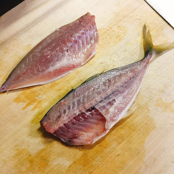 釣った東京湾黄アジをさばく