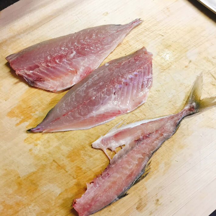 釣った東京湾黄アジをさばく