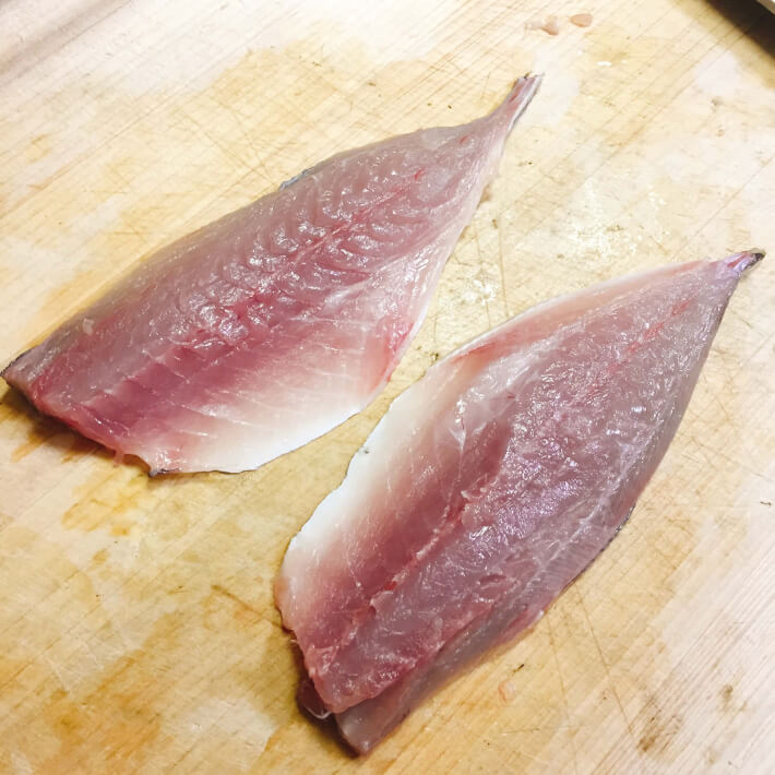 釣った東京湾黄アジをさばく