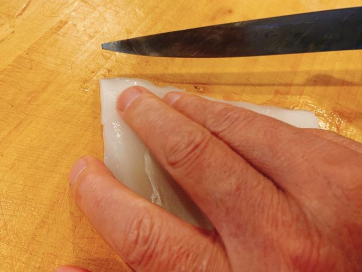 スミイカの薄皮むきノウハウ 寿司歴60年以上の職人の手技を大公開 Oretsuri 俺釣